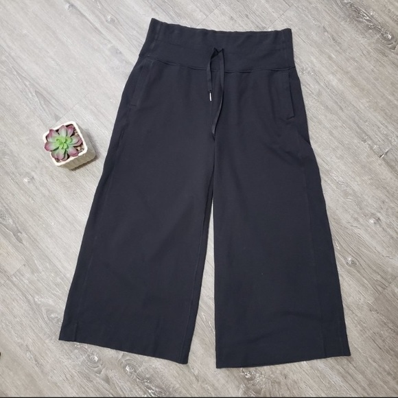 lululemon athletica Pants - Lululemon Black Wide Leg Culottes * Size 12
